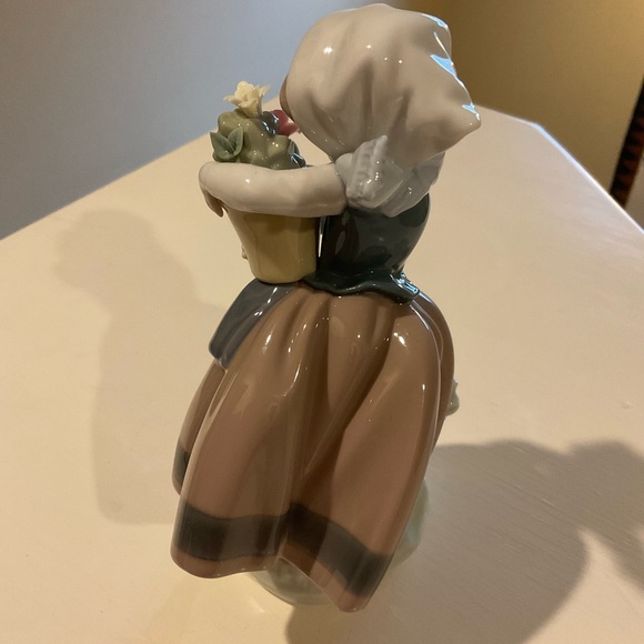 Spring is Here Girl Figurine - Picture 4 of 7